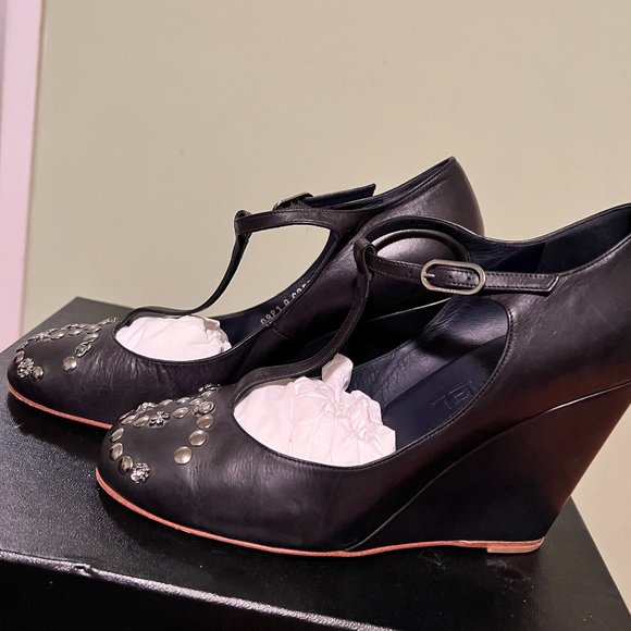 ❗️SOLD ❗️CHANEL Lucky Charms T-Strap Pumps Sz38 - Picture 1 of 9